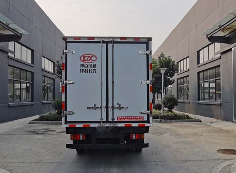 伴君長興牌AAA5043XLCJX6型冷藏車 伴君長興牌AAA5043XLCJX6型冷藏車