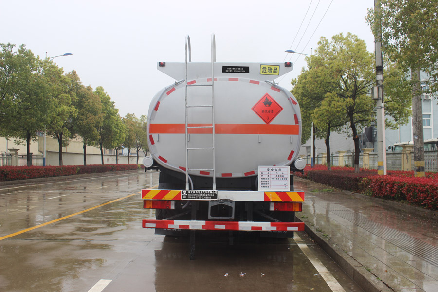 潤(rùn)知星牌SCS5260GYYEQ6型運(yùn)油車 潤(rùn)知星牌SCS5260GYYEQ6型運(yùn)油車