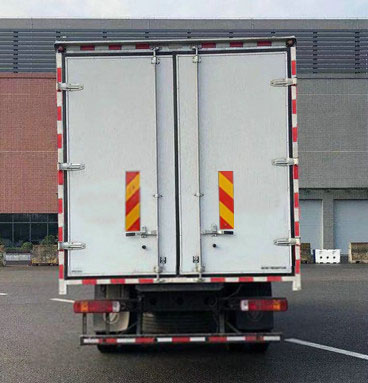 伴君長(zhǎng)興牌AAA5188XLCBJ6型冷藏車(chē) 伴君長(zhǎng)興牌AAA5188XLCBJ6型冷藏車(chē)