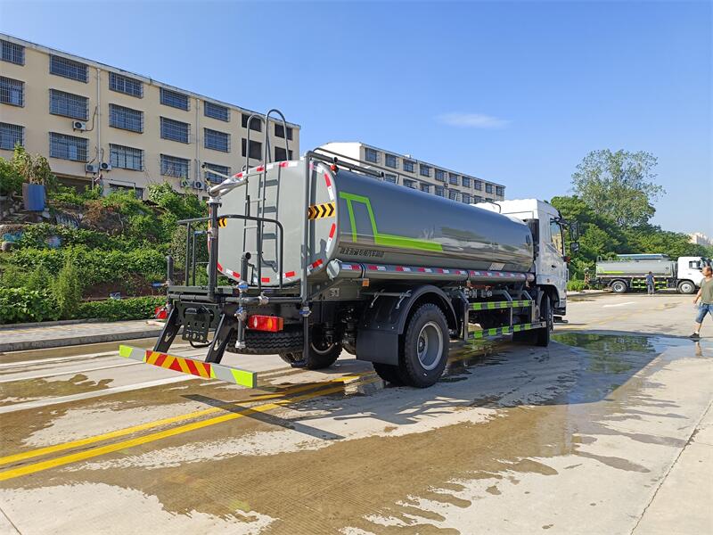 東風華神 14.3 方灑水車產品介紹 東風華神 14.3 方灑水車產品介紹