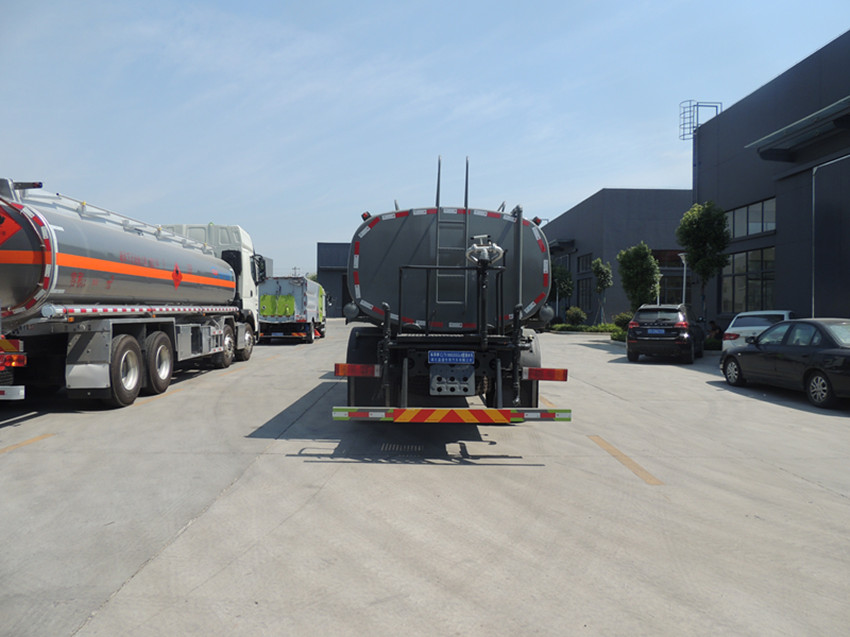 東風(fēng)華神 12 方灑水車(chē)產(chǎn)品介紹 東風(fēng)華神 12 方灑水車(chē)產(chǎn)品介紹