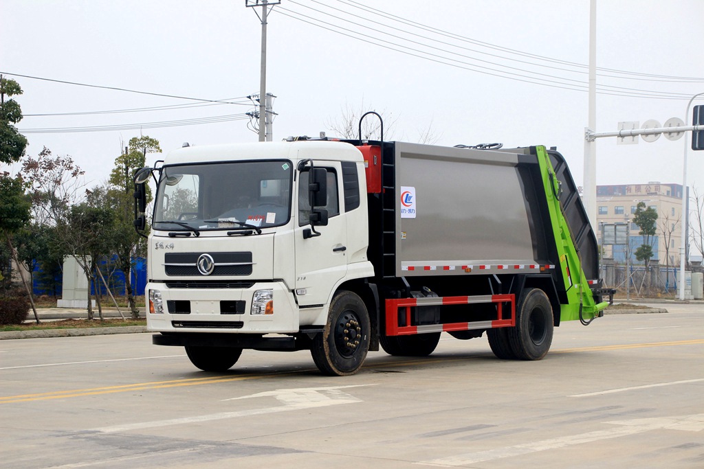 東風(fēng)天錦壓縮式垃圾車