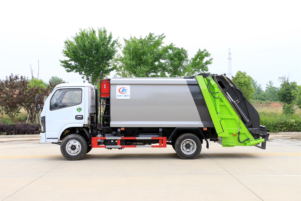 小福瑞卡壓縮垃圾車(chē)