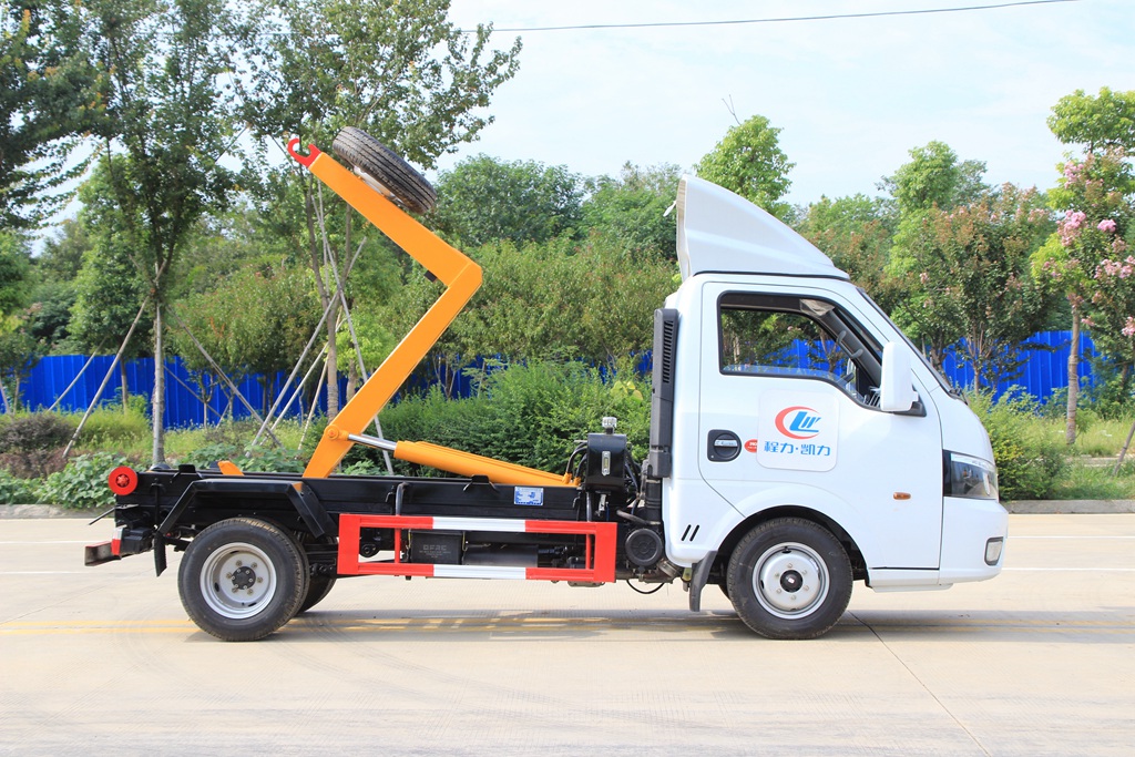 東風途逸勾臂垃圾車