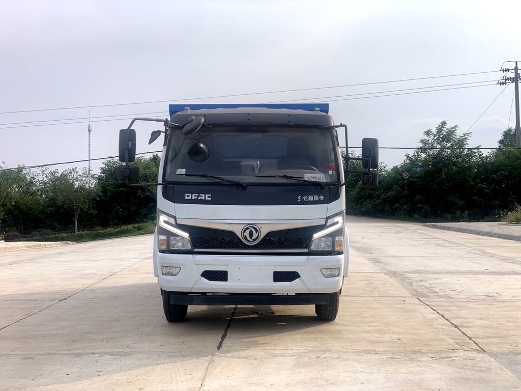 東風多利卡自卸式垃圾車