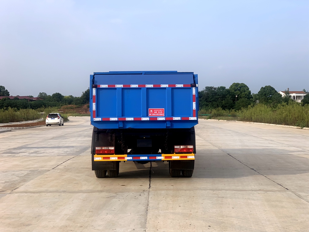 東風多利卡自卸式垃圾車