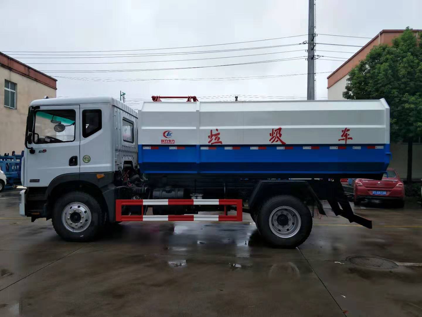 東風(fēng)D9掛桶式垃圾車(chē)