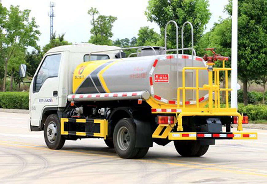 福田小卡之星2.5噸灑水車后方展示圖