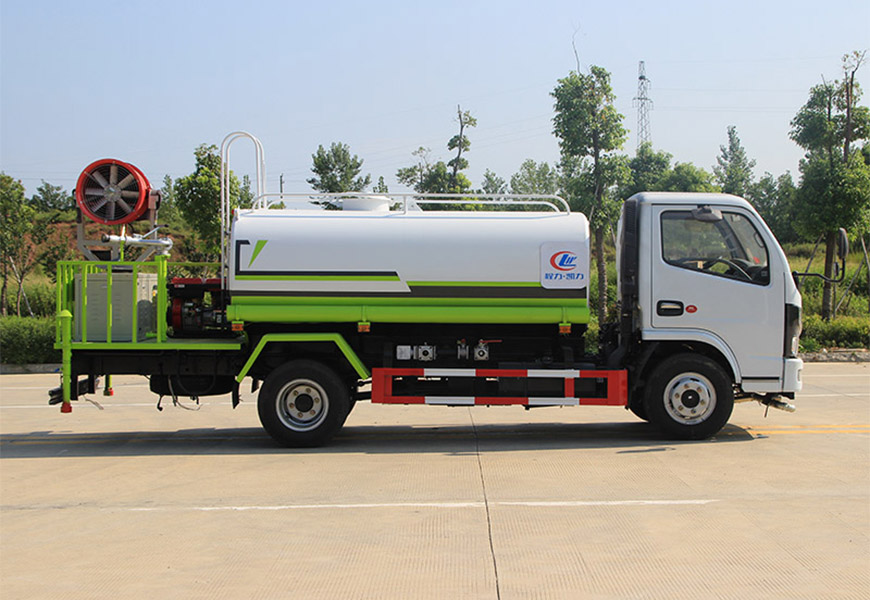 東風(fēng)多利卡5噸綠化噴灑車圖片