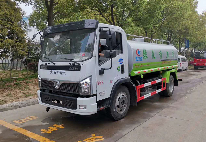 國(guó)六東風(fēng)福瑞卡10方灑水車