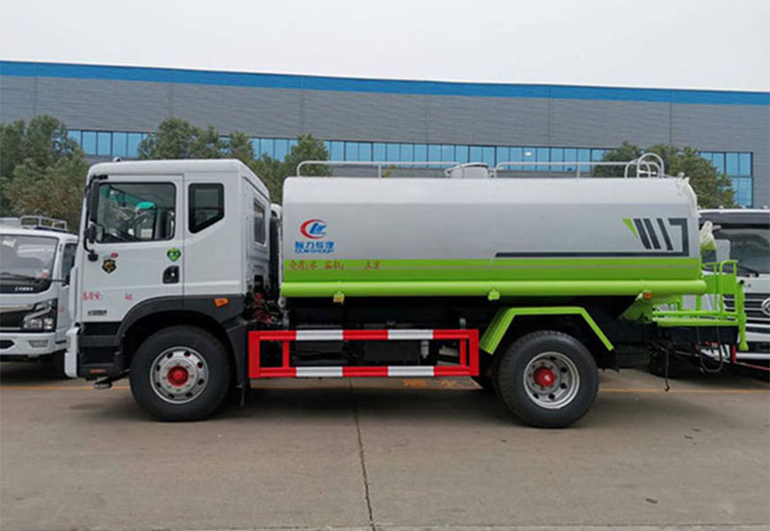 東風(fēng)D9(12方)灑水車側(cè)面圖